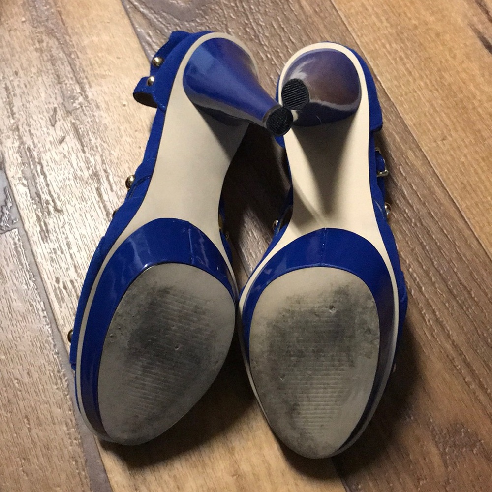 Heels - Picture 3 of 3